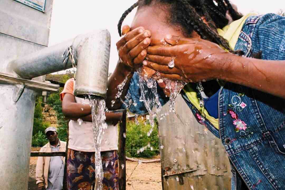 TOP 13 WAYS YOUR BUSINESS CAN GIVE BACK TO THE COMMUNITY